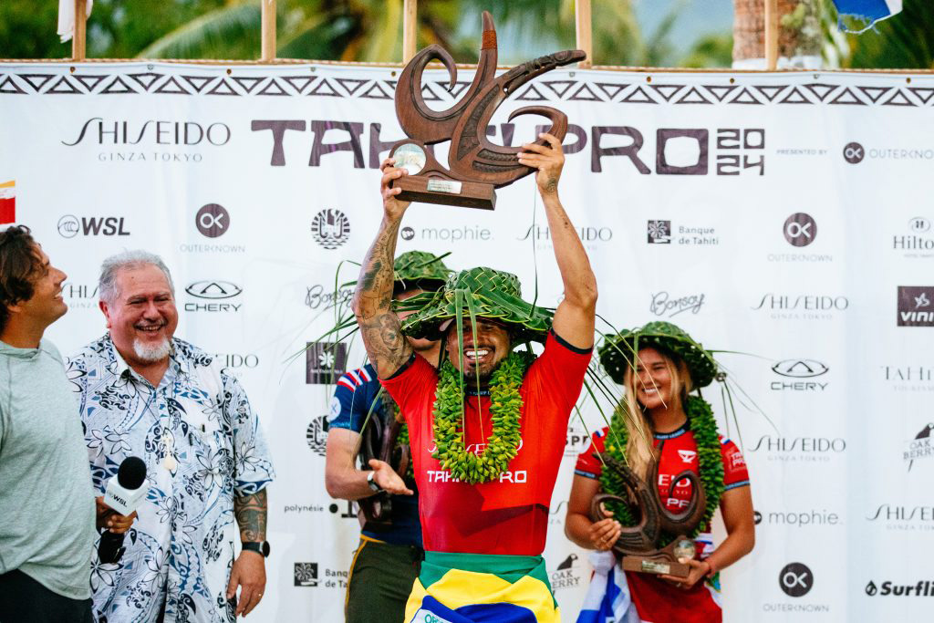 Italo Ferreira Tahiti 2024 - Silver Surf - T.Patterson