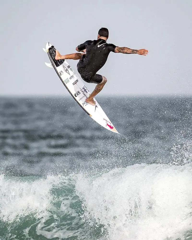 italoferreira-surfing-silver-surf-surfboards-brazil-invisible-tech