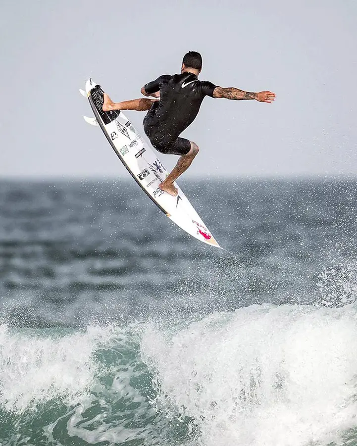 italoferreira-surfing-silver-surf-surfboards-brazil-invisible-tech